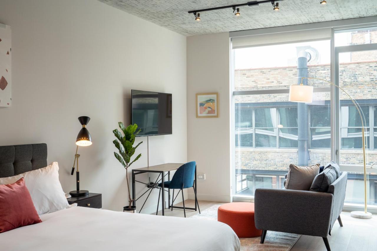 Kasa River North Chicago Room photo